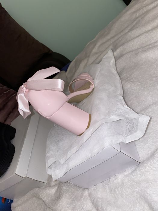 Sandale elegante cu panglica si varf rotund