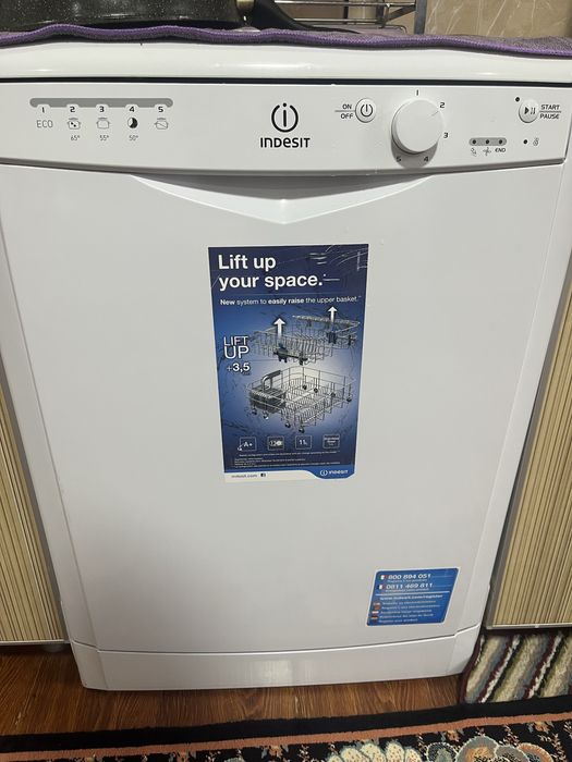 Посудомоечная машина Indesit (60 см) с системой Lift Up