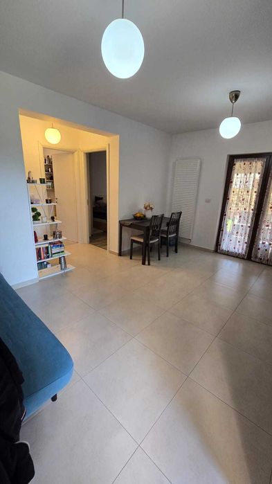 De vânzare Apartament la curte 2 camere si living!