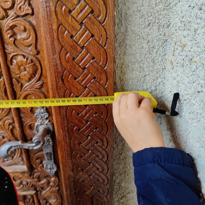 Ușă sculptată din stejar