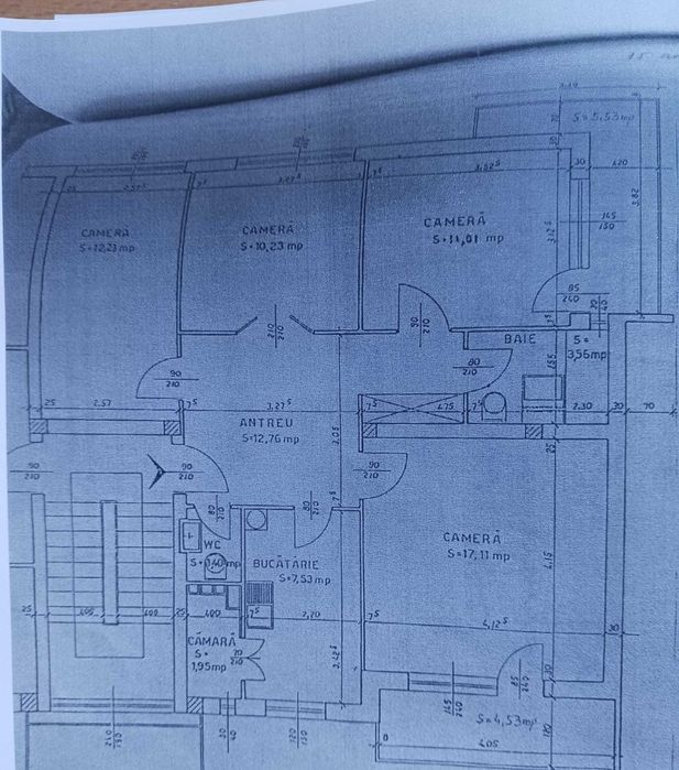 Închiriez apartament 4 camere decomandat – Splaiul Crișanei