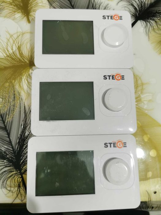 Termostate STEGE HT100 noi, programabile, cu afișaj iluminat