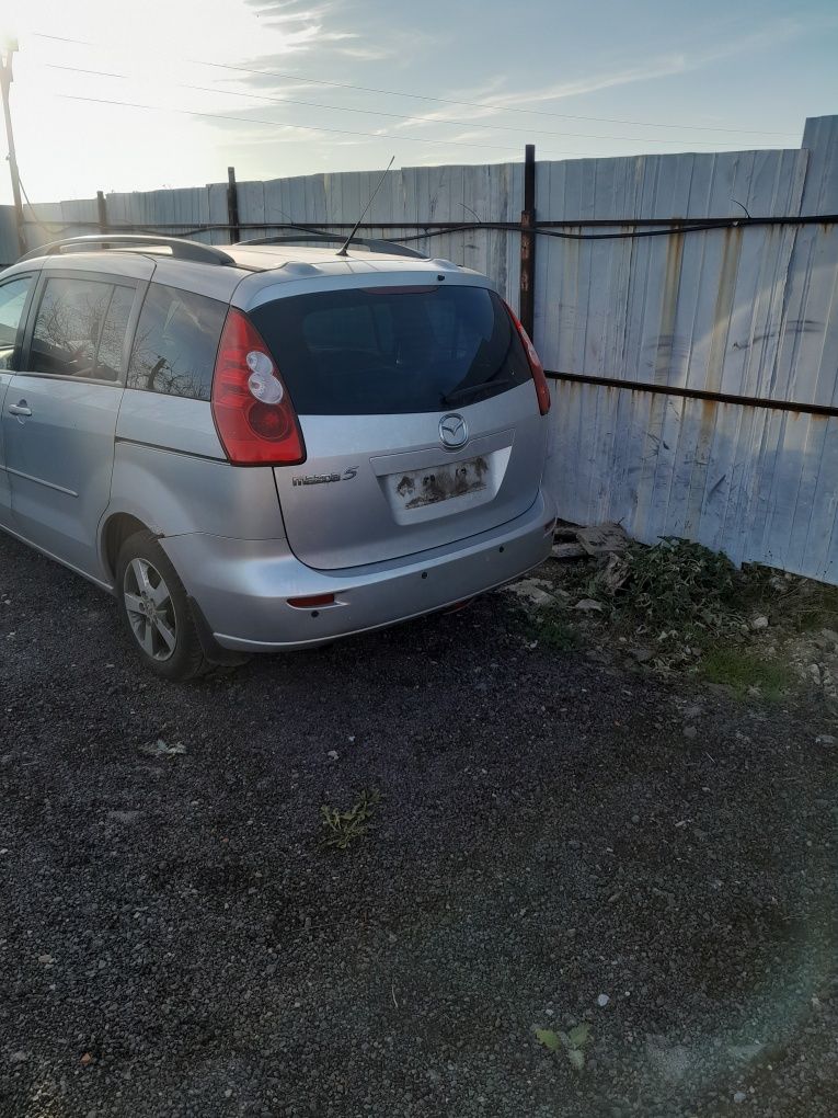 Продавам мазда 5 на части