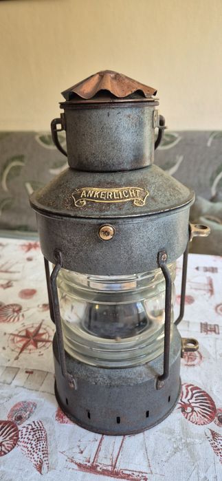 Стар корабен фенер.