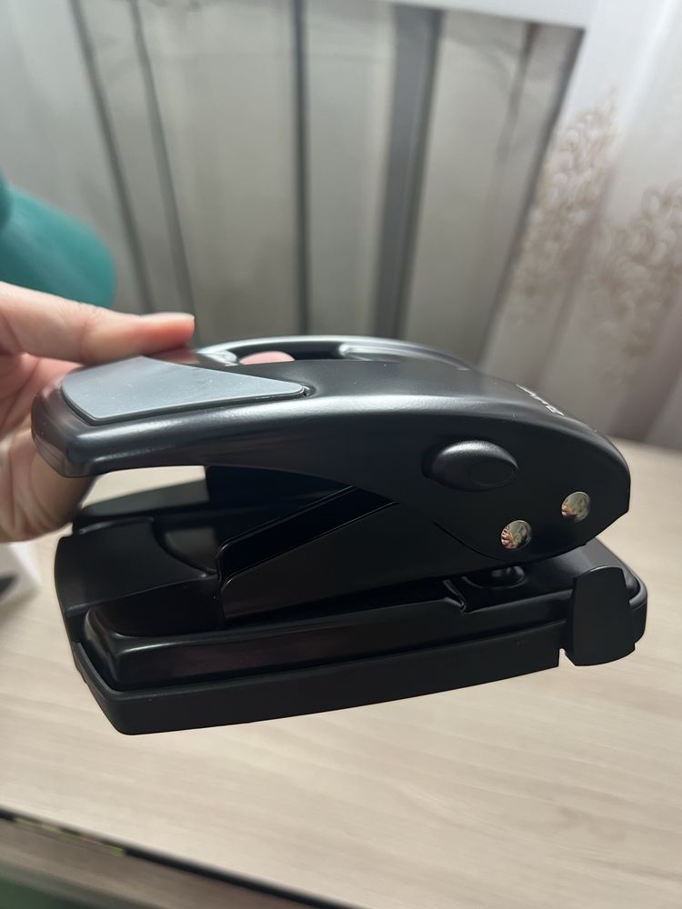Дырокол новый