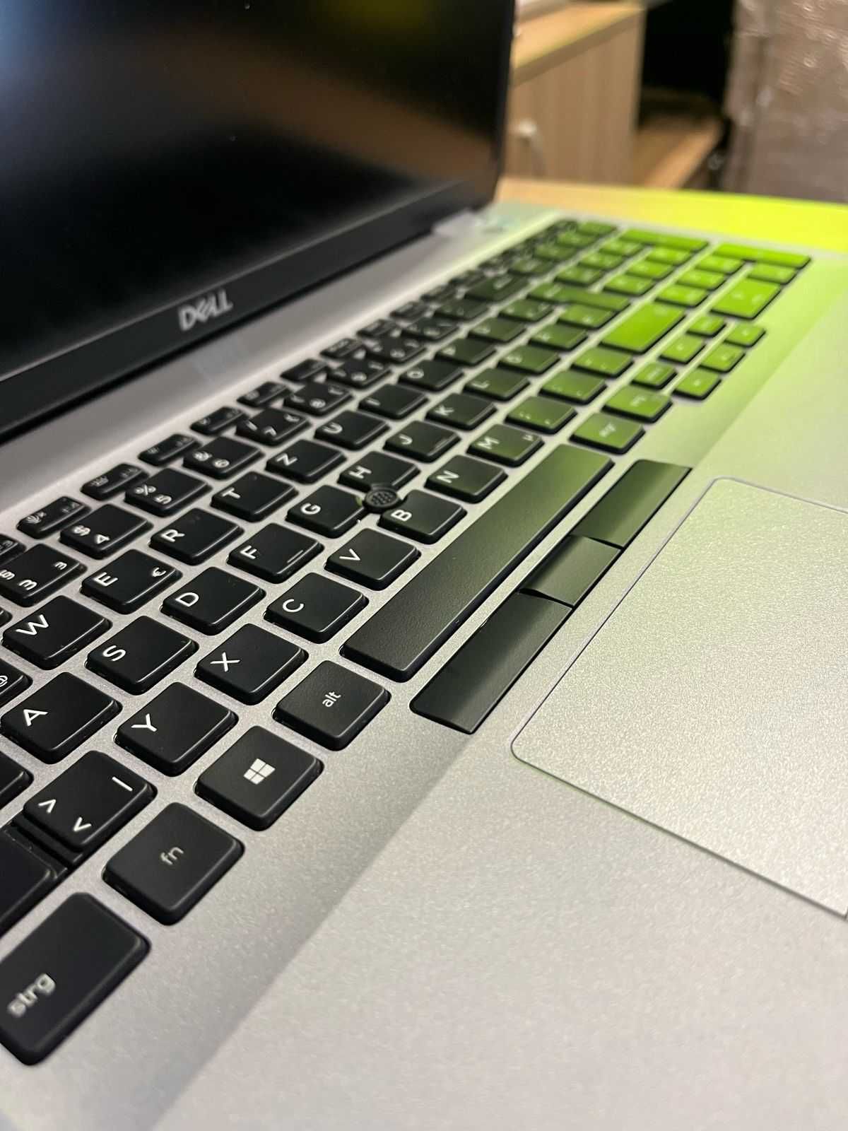 Ноутбук Dell Latitude 5510. Core i5 10310U - 1.7/4.4 GHz. 16/256 GB
