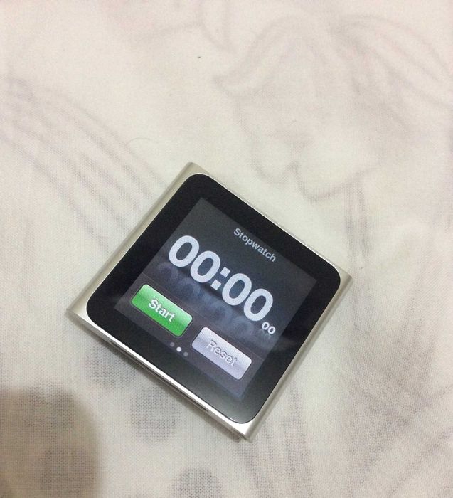 vand Apple iPod Nano 6th Gen impecabil - ca nou
