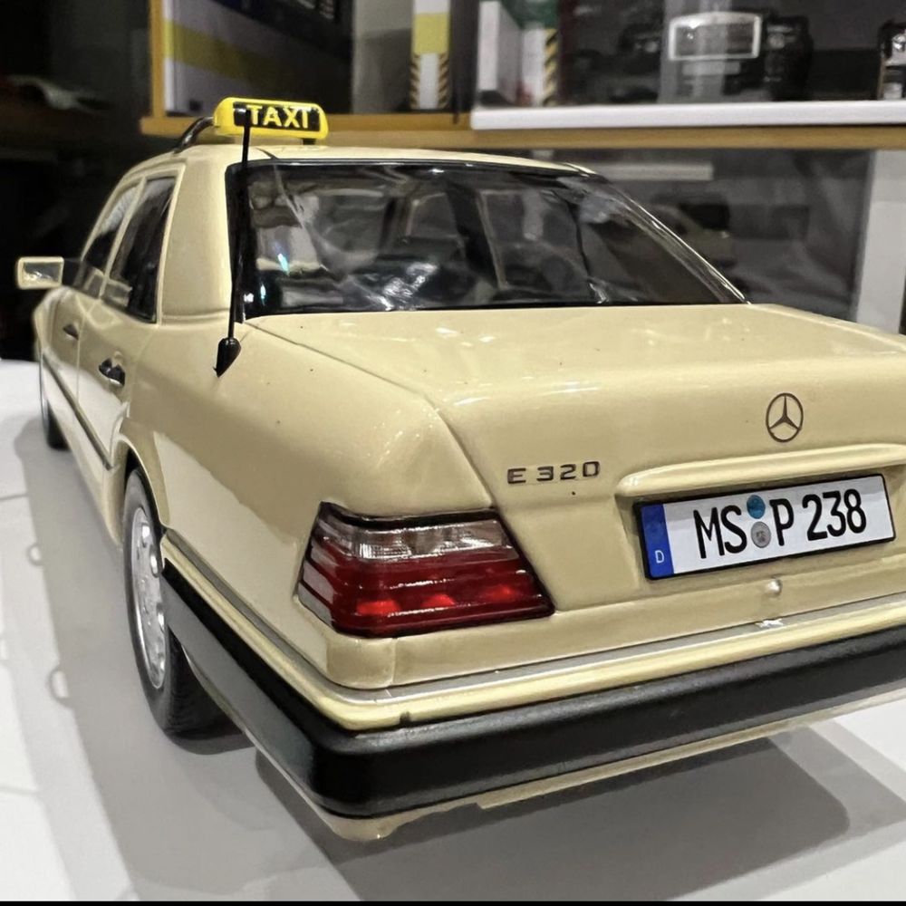 Модель 1:18  Mercedes Benz w124 TAXI