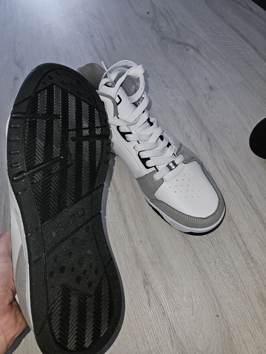 Adidasi numarul 42 43