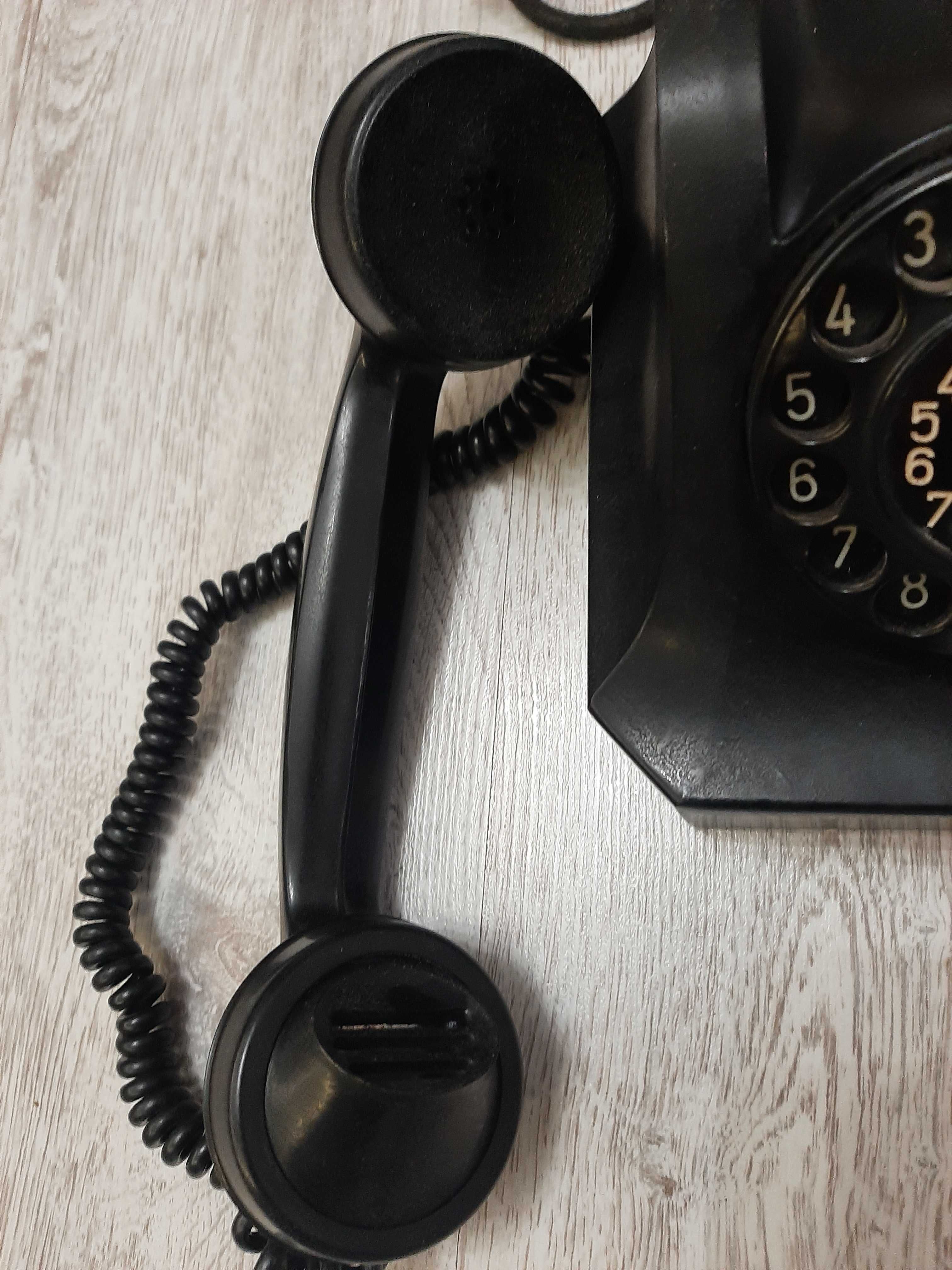 Стар стационарен ретро телефон