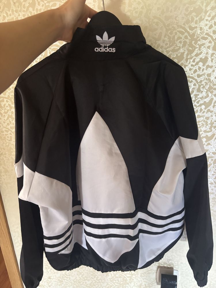 Леко яке Adidas дамско