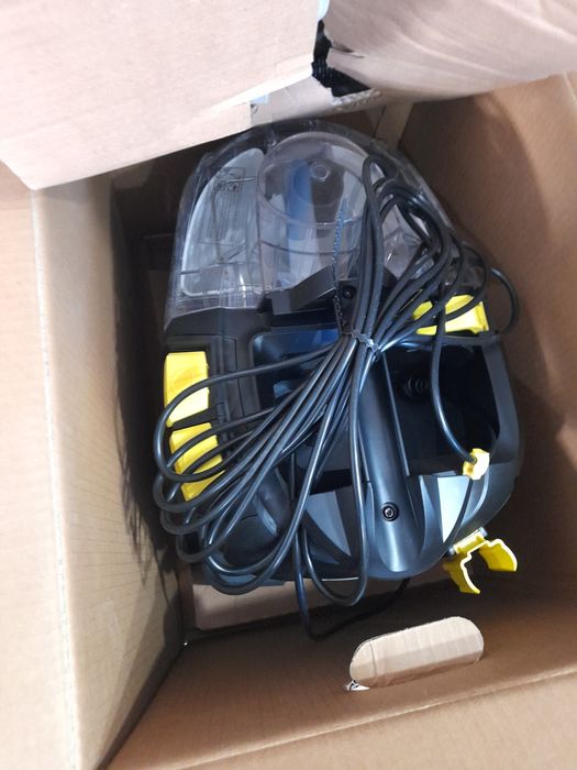 Aspirator profesional, cu spalare, Karcher Puzzi 8/1, injectie-extract