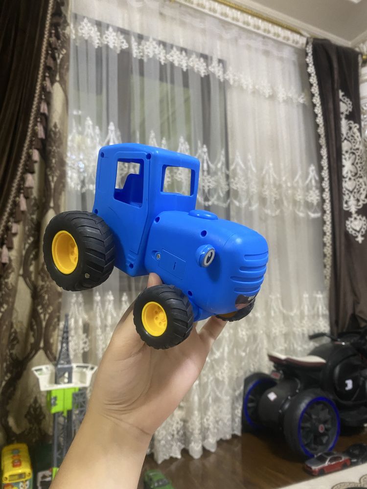 Машинка синий трактор