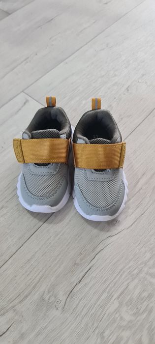 Продам детскую обувь