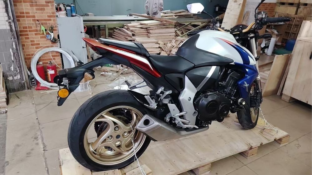 Honda CB1000R strit