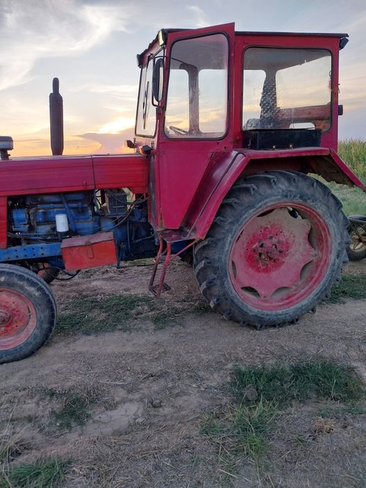 Vând Tractor U650.
Stare foarte bună de funcționare. 
Nu necesita inve