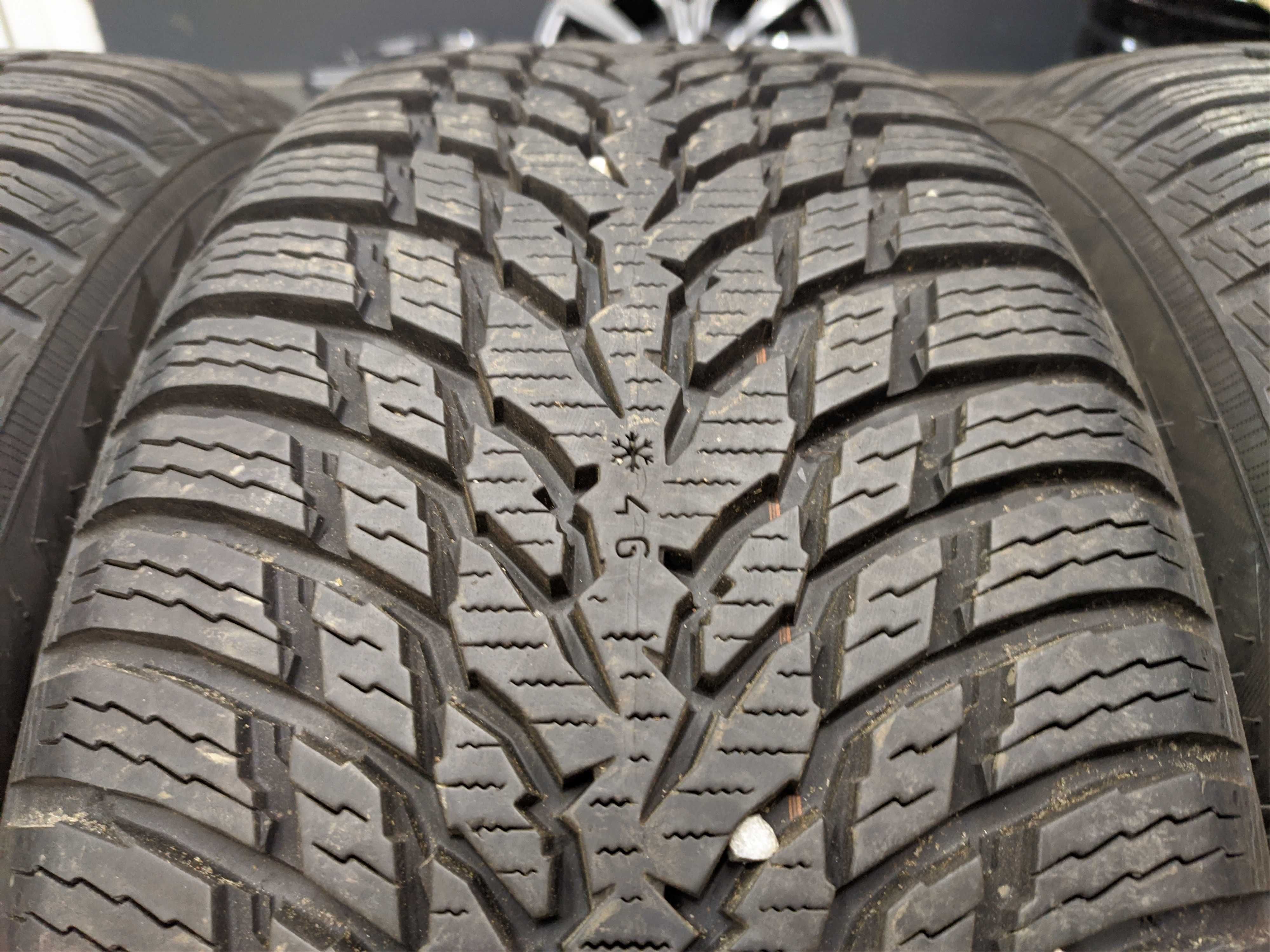 4бр Зимни гуми 215 55 17 - Nokian