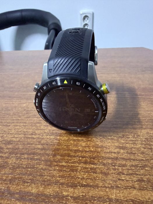 Garmin Marq Athlete в идеальном состоянии без царапин и сколов.