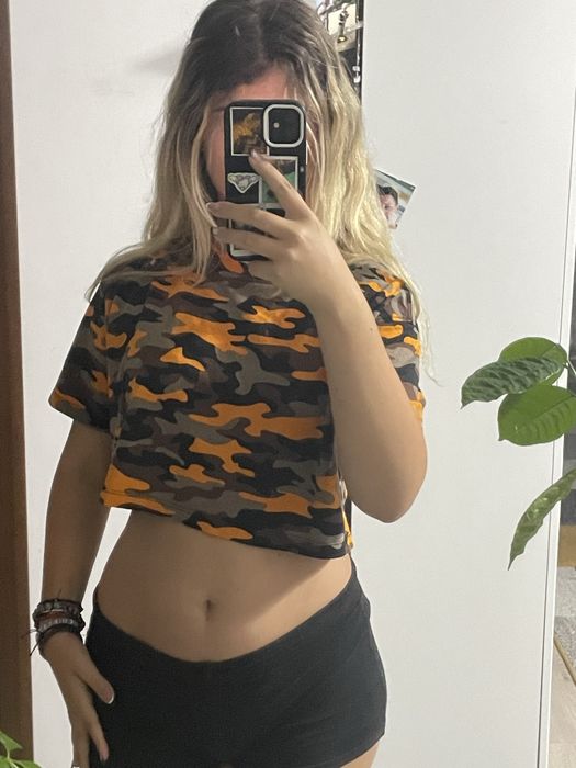 Top cu imprimeu camuflaj