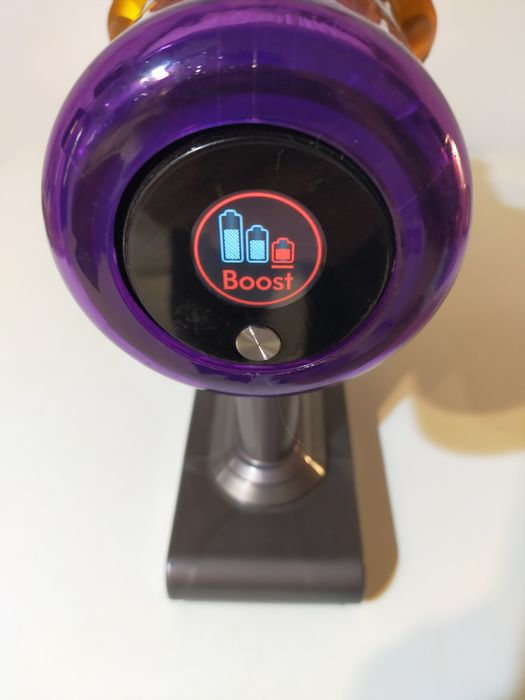 Dyson V15 _ corp cu motor