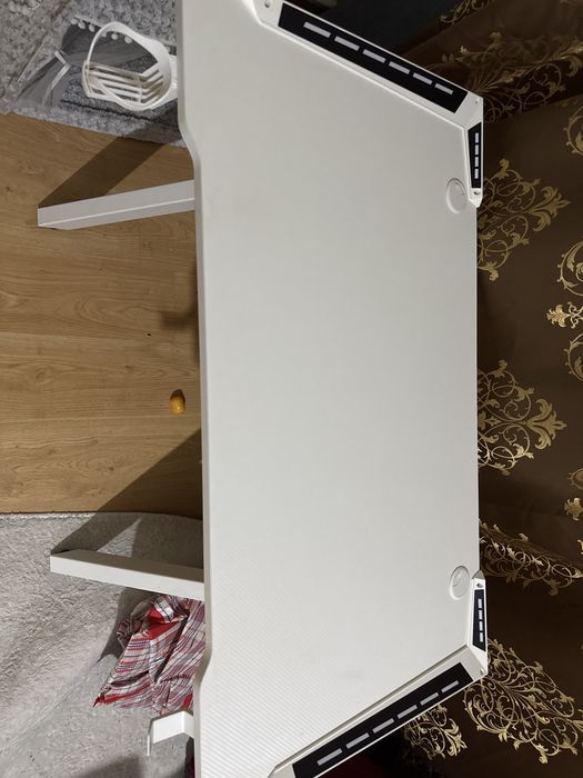 Компьютерный стол с подсветкой