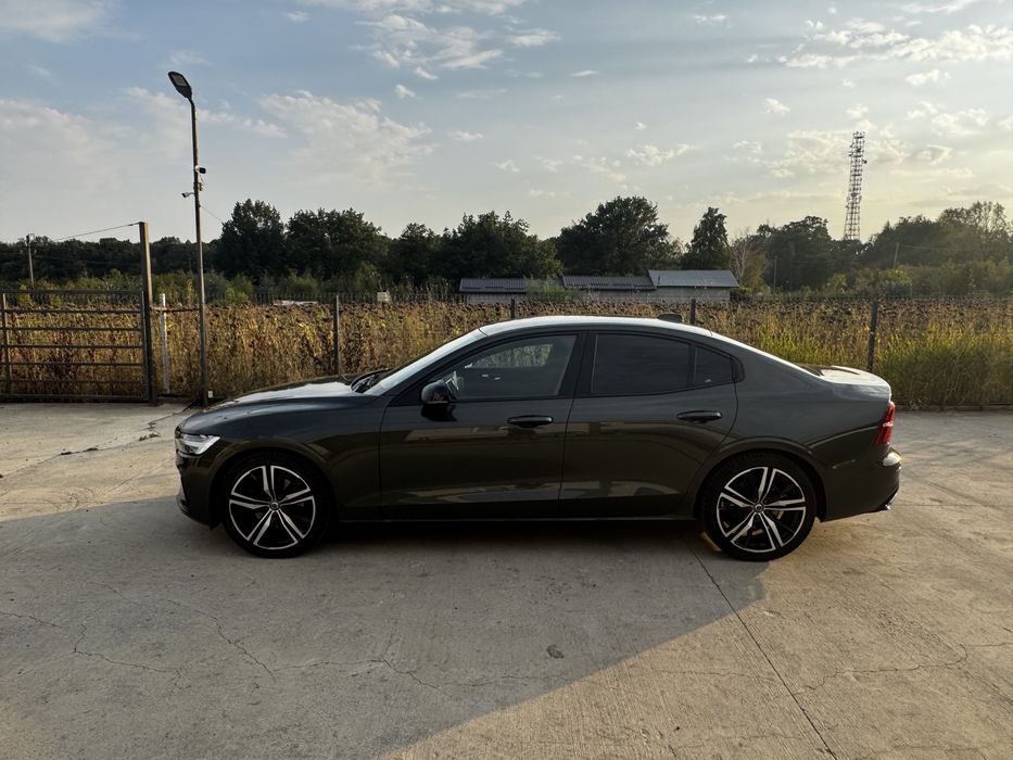 Volvo S60 2021 R design/keyless/camera/bord digital/distronic/lane