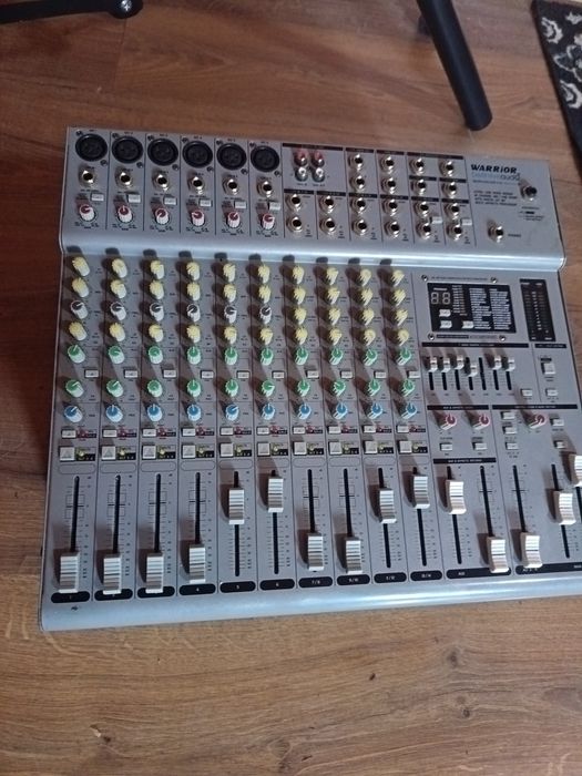 Vând mixer activ 2x500w