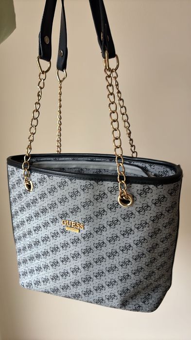 Чанта на Guess! Много запазена!