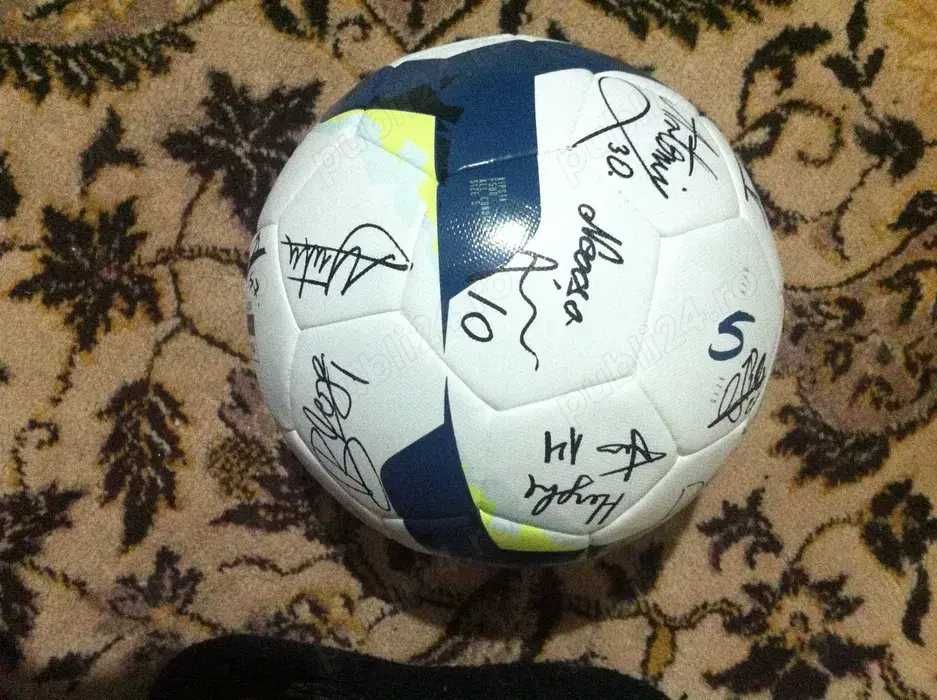 Corvinul Hunedoara - Minge cu autografe -Banii merg la un baiat bolnav