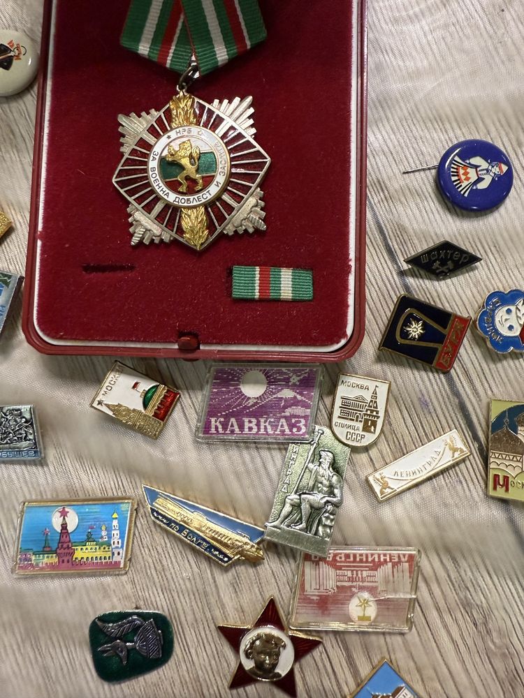 Ретро значки и медал за храброст