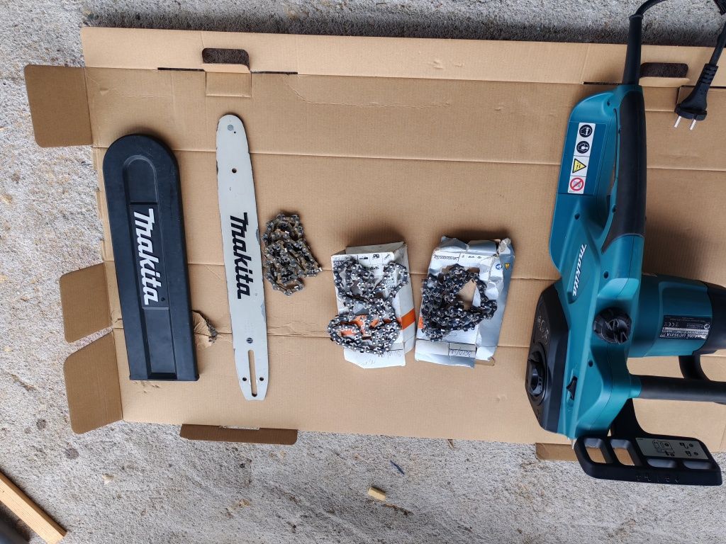 Електрическа резачка за дърва Makita UC3541A