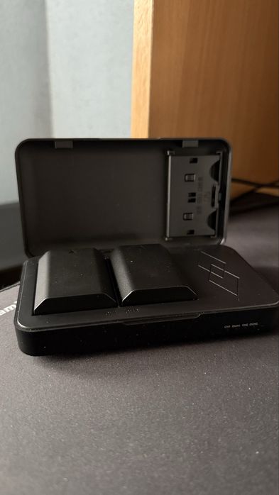 Carcasa tip incarcator - kit cu 2 baterii de la Neewer NP FZ 100 Sony