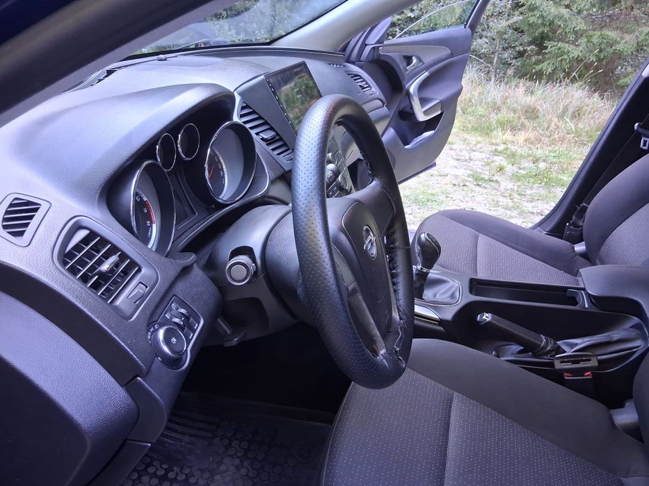 Opel  insignia 1.4limuzina