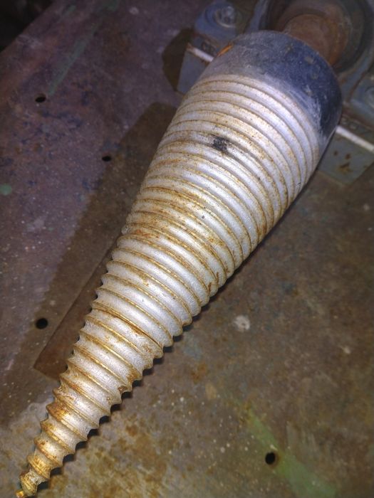 Vând con de despicat lemne