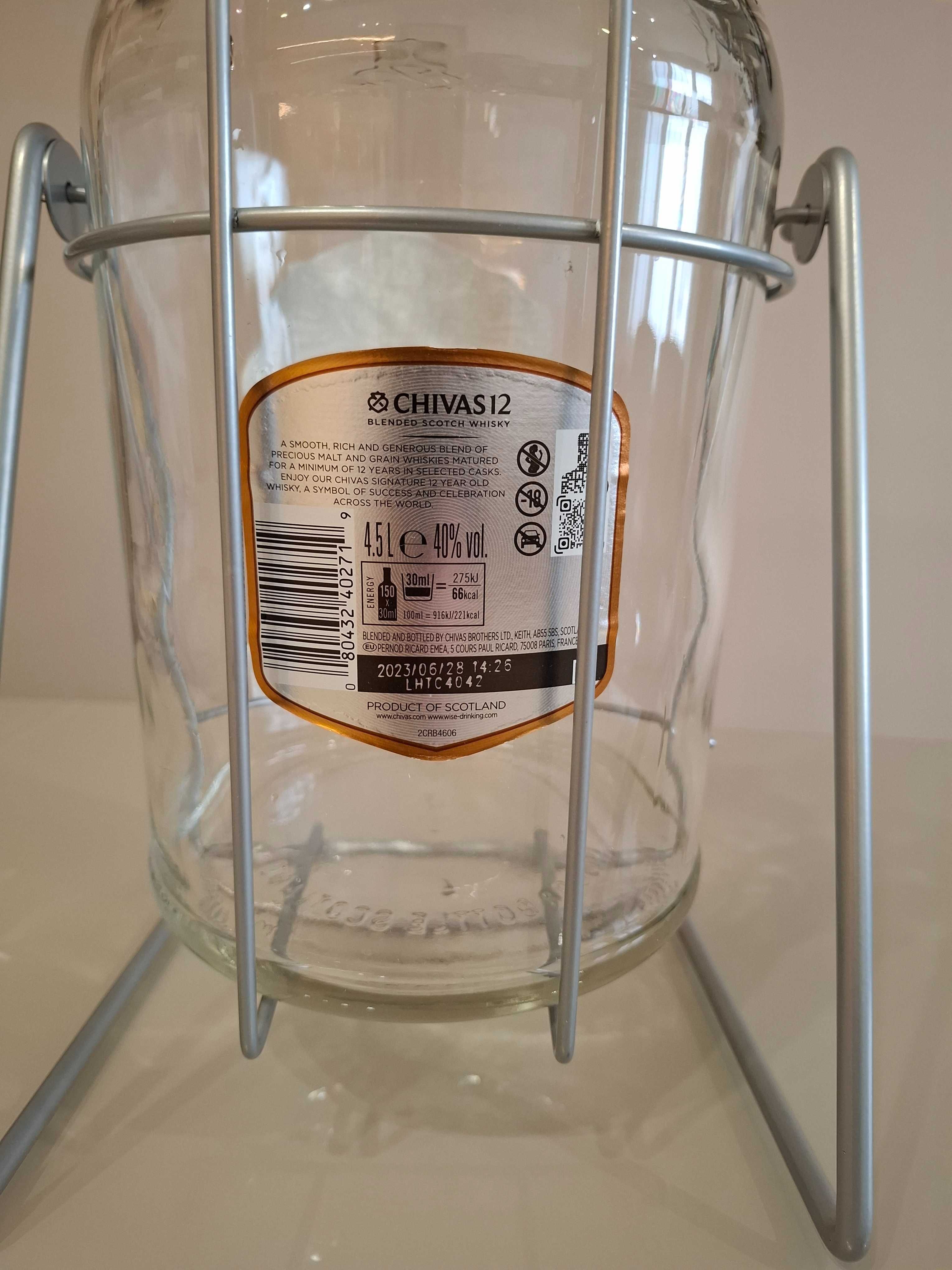 Бутилка от уиски  галон със стойка /люлка/ 4,5л CHIVAS REGAL -80.00 лв