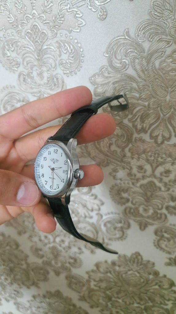 Longines soati sotiladi