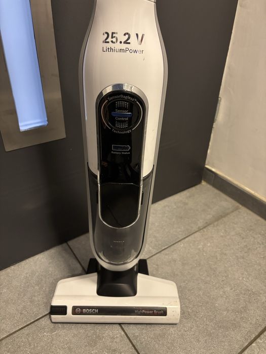 Inlocuire/schimbare acumulator Li-ion aspiratoare Bosch, Grunding, AEG