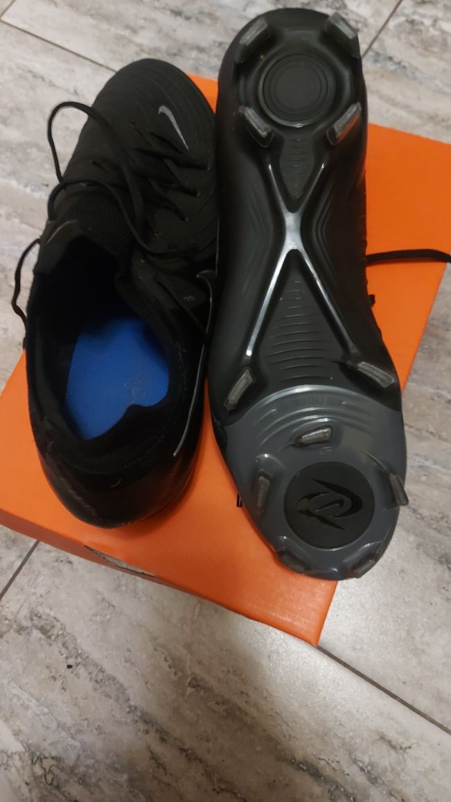Оригинални бутонки Nike
