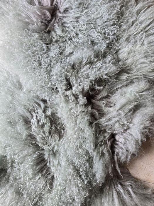 Килими от естествена агнешка кожа и лисица