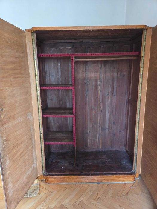 Старинен ръчно рисуван гардероб