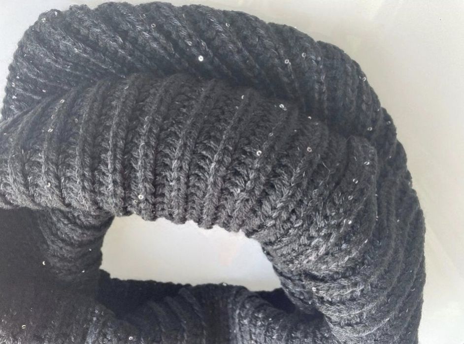 Fular cu fir metalic Reindeer Snood Avon