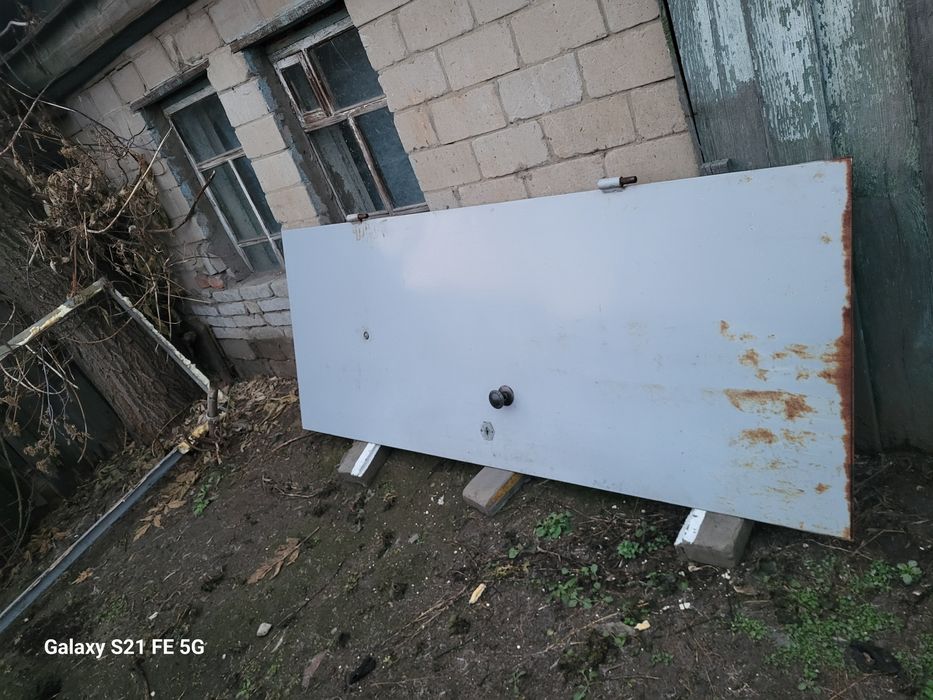 Продам железную дверь