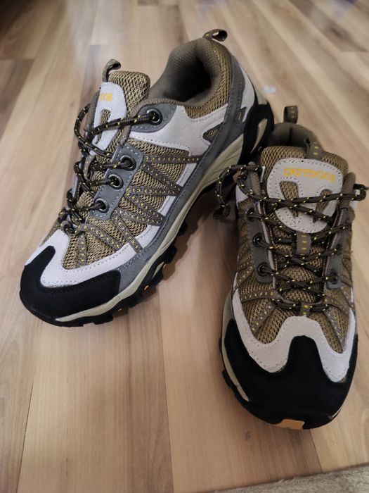 Новые треккинговые кроссовки 40 размер