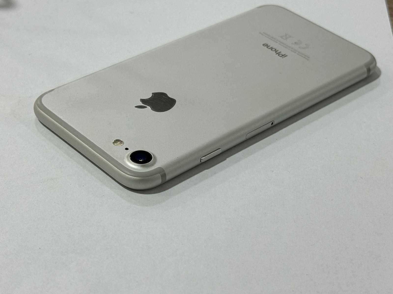 Продавам Iphone 7