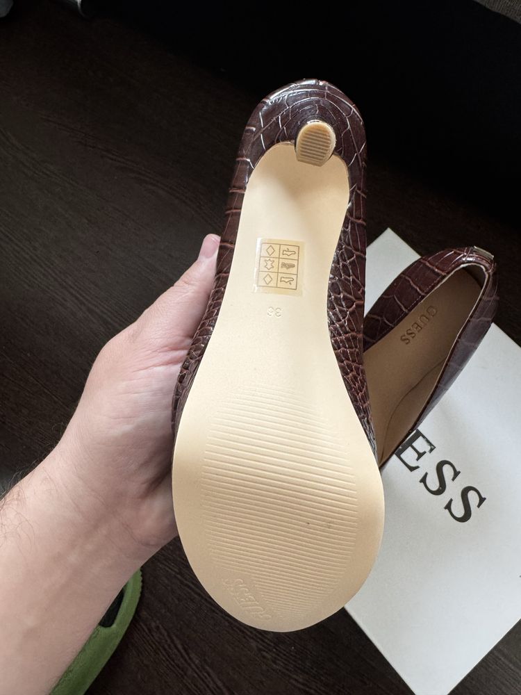 Pantofi Guess Pumps NOI