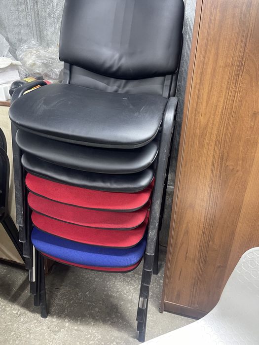 Стулья офисные  офисные стулья
