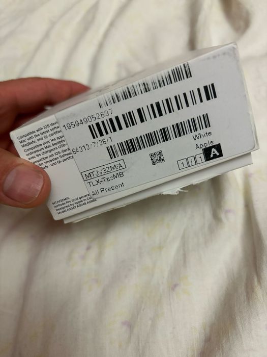 Оригинални слушалки Apple  AirPods 2Pro.