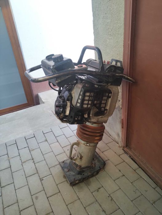 Mai compactor broască