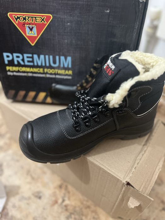 Новые зимние сапоги