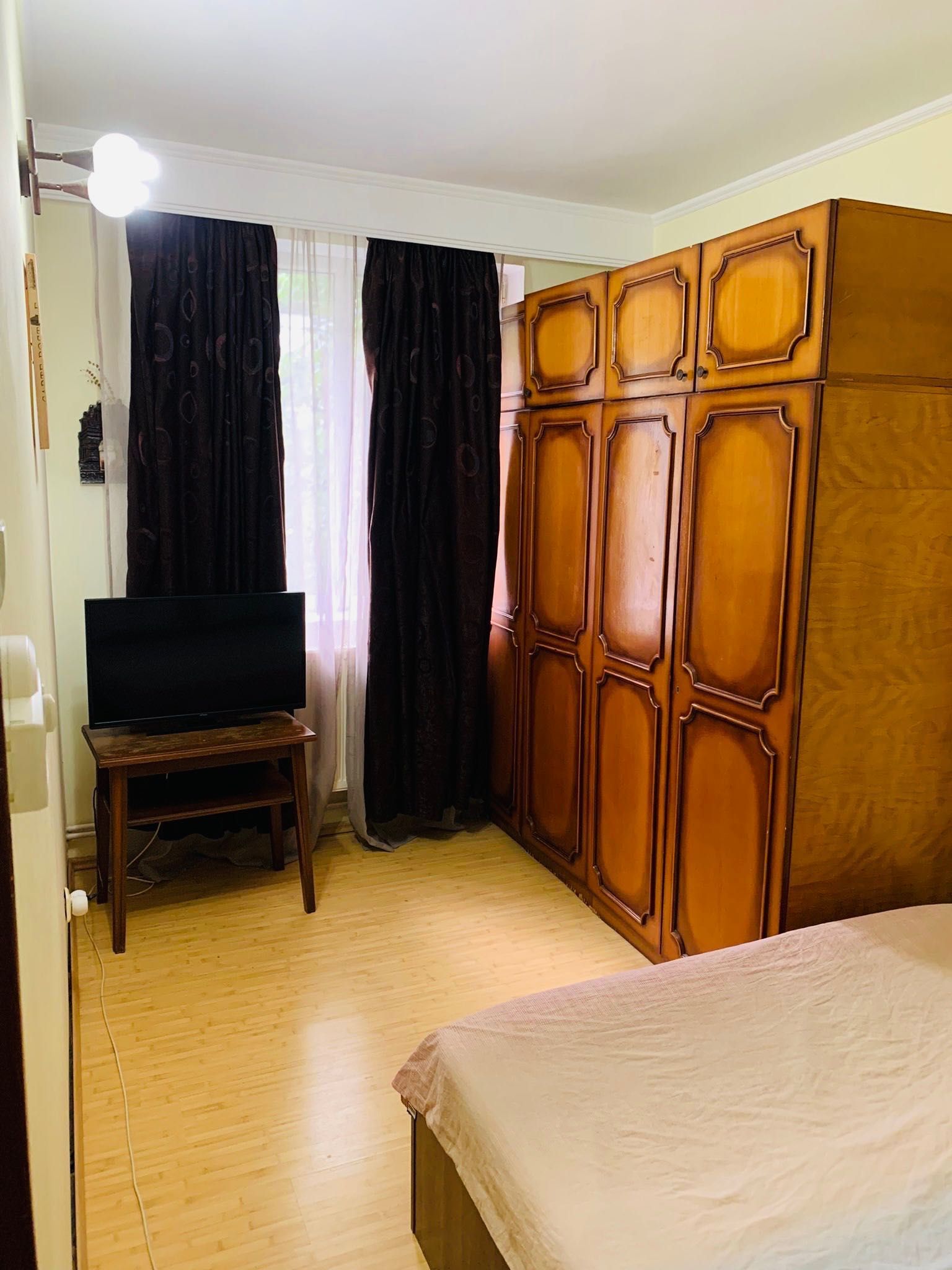 Apartament ultra central, Vacanța , bloc solid din cărămidă